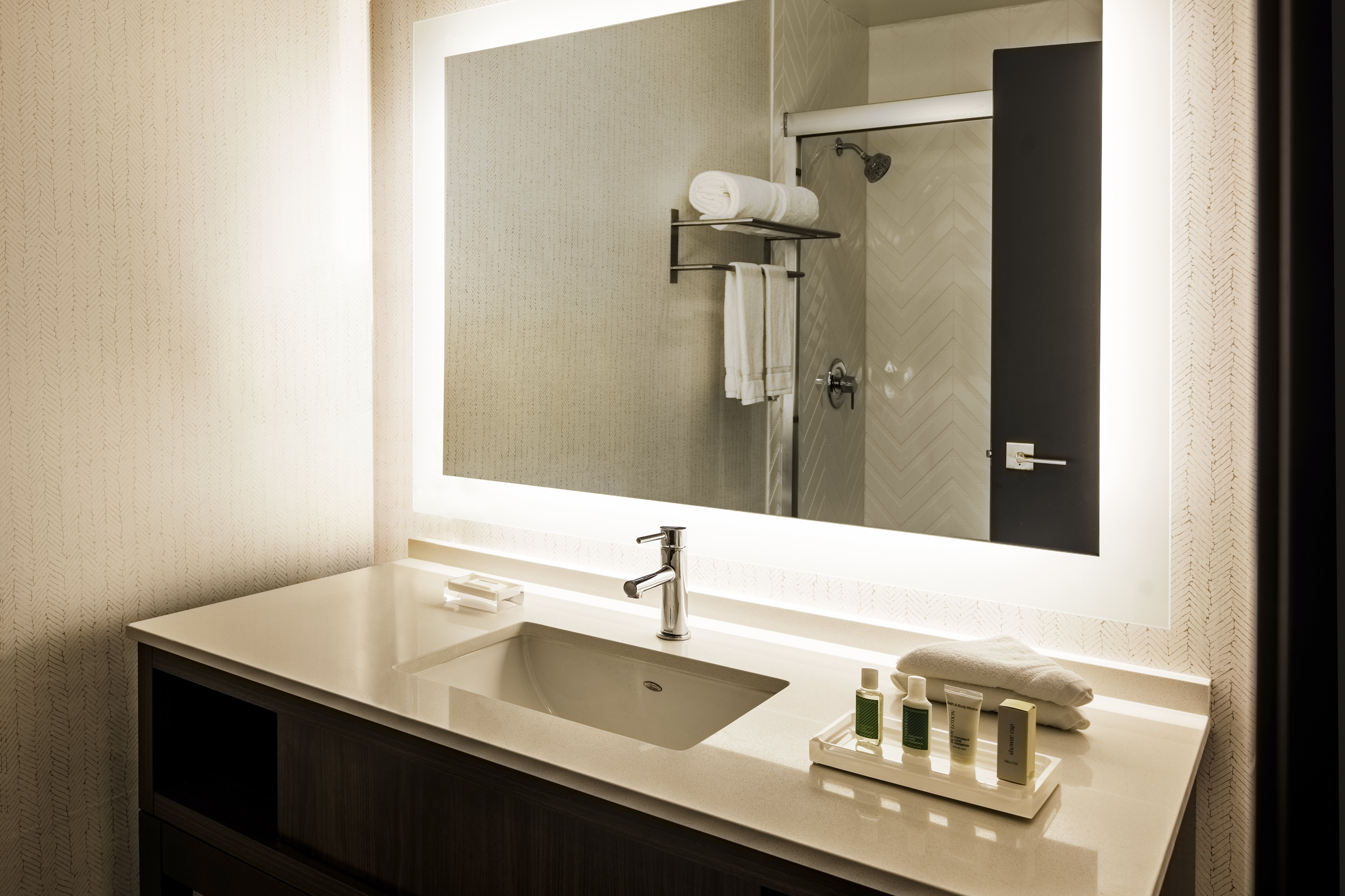 HOLIDAY INN ORANGE COUNTY ARP BY IH-guestroom-Guest Bathroom.jpg