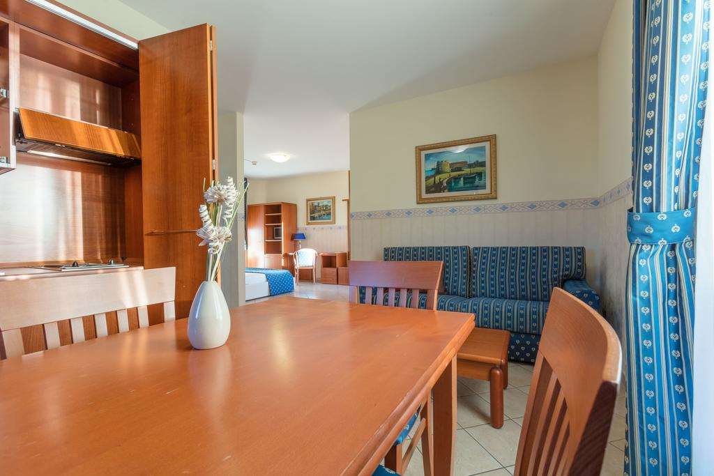 HOTEL TRAIANO-guestroom-GUEST ROOM.jpg