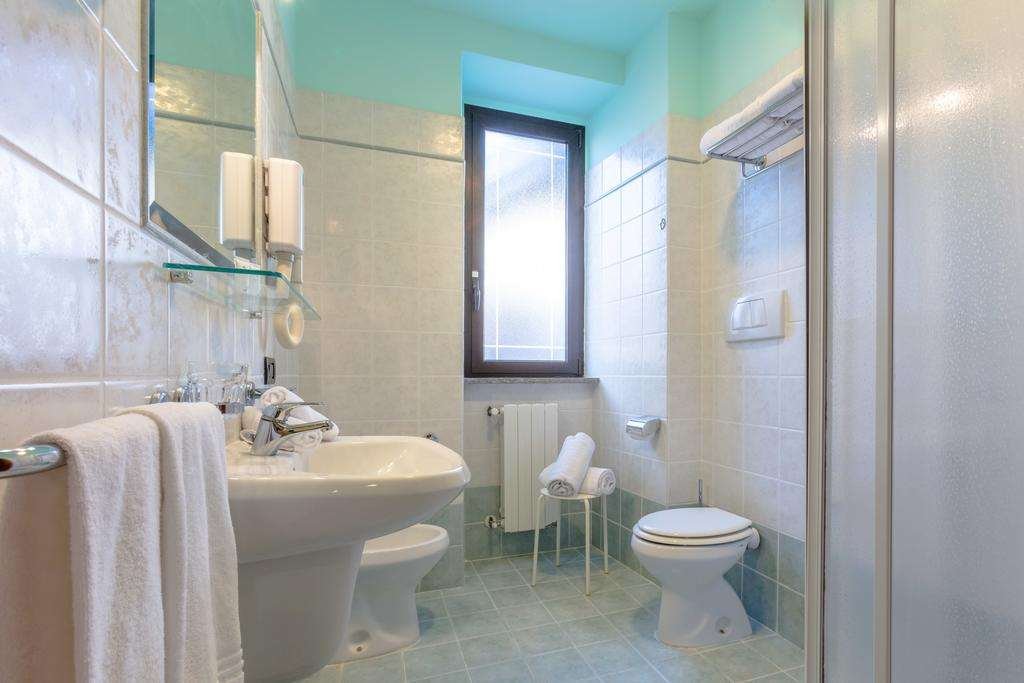 HOTEL TRAIANO-guestroom-GUEST BATHROOM.jpg