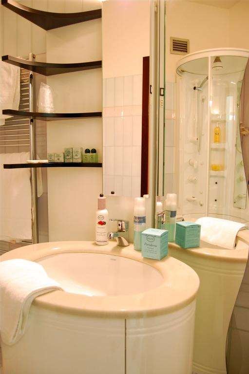 HOTEL OLIMPIA - AVEZZANO-guestroom-GUEST BATHROOM.jpg
