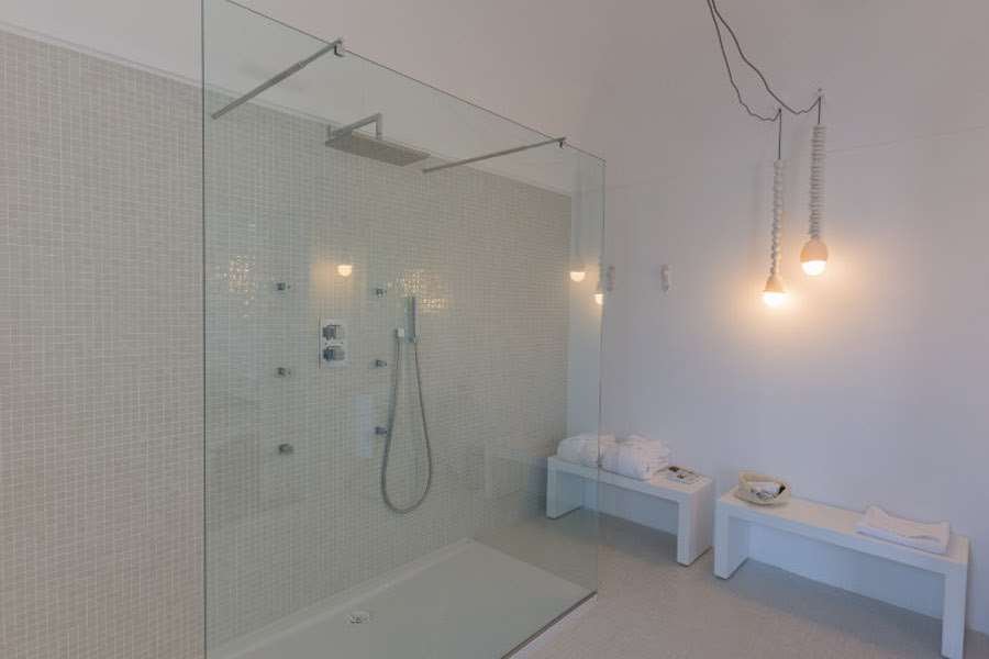 PALAZZO CONTI - SCICLI-guestroom-GUEST BATHROM.jpg