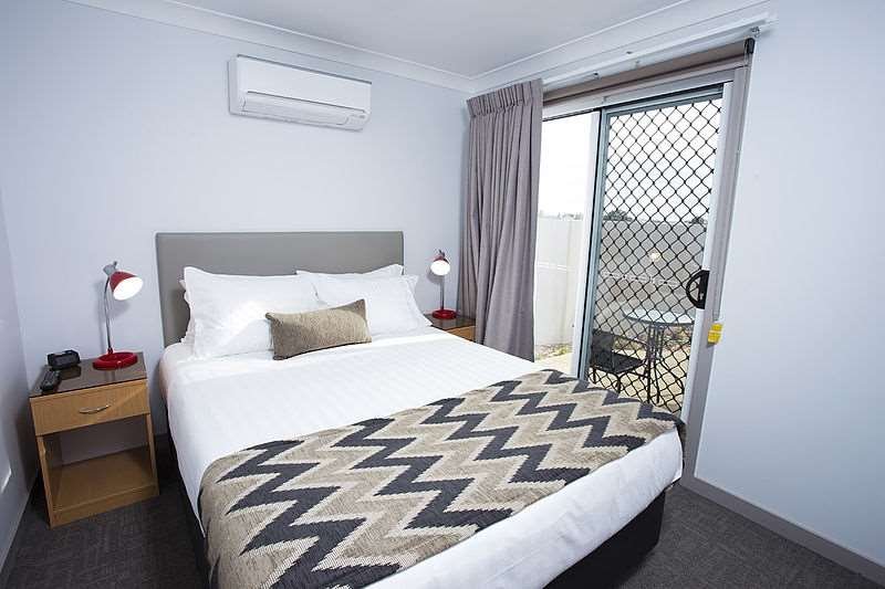 ALTITUDE MOTEL APARTMENTS-guestroom-BEdroom Suite.jpg