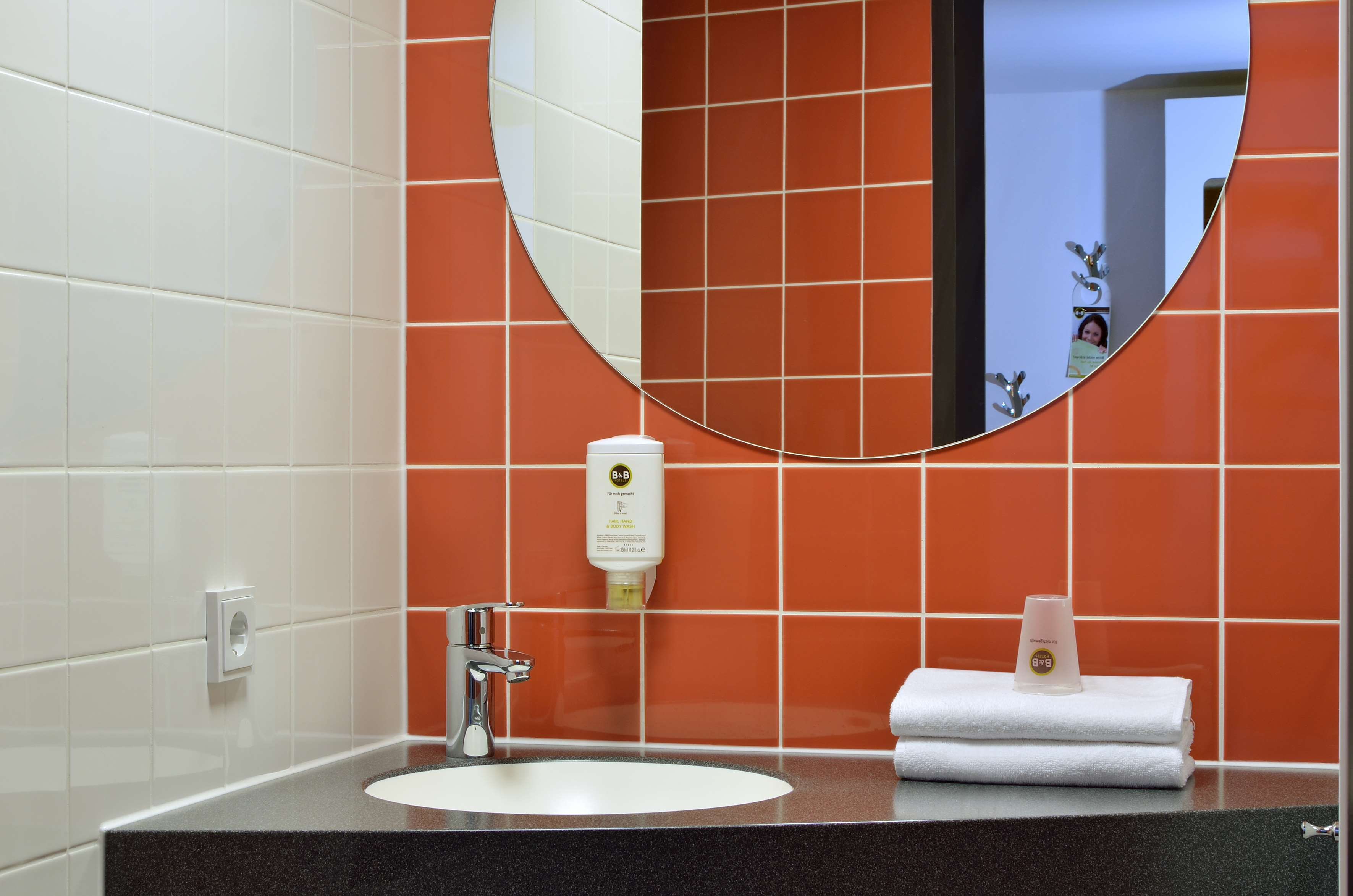 B&B HOTEL BONN-guestroom-GUEST ROOM BATH.jpg
