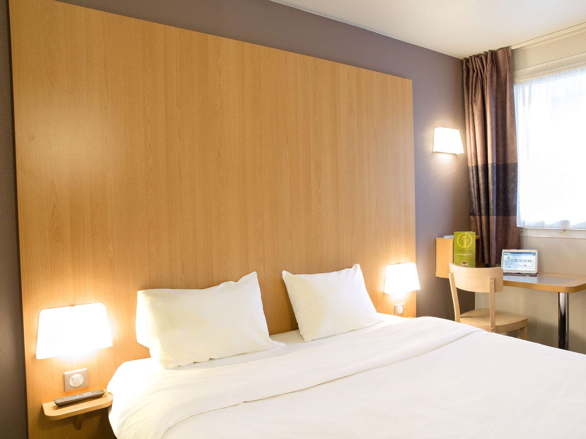 B&B HOTEL MONTPELLIER 2 - ST JEAN D-guestroom-Montpellier Chambre double Grand l.jpg