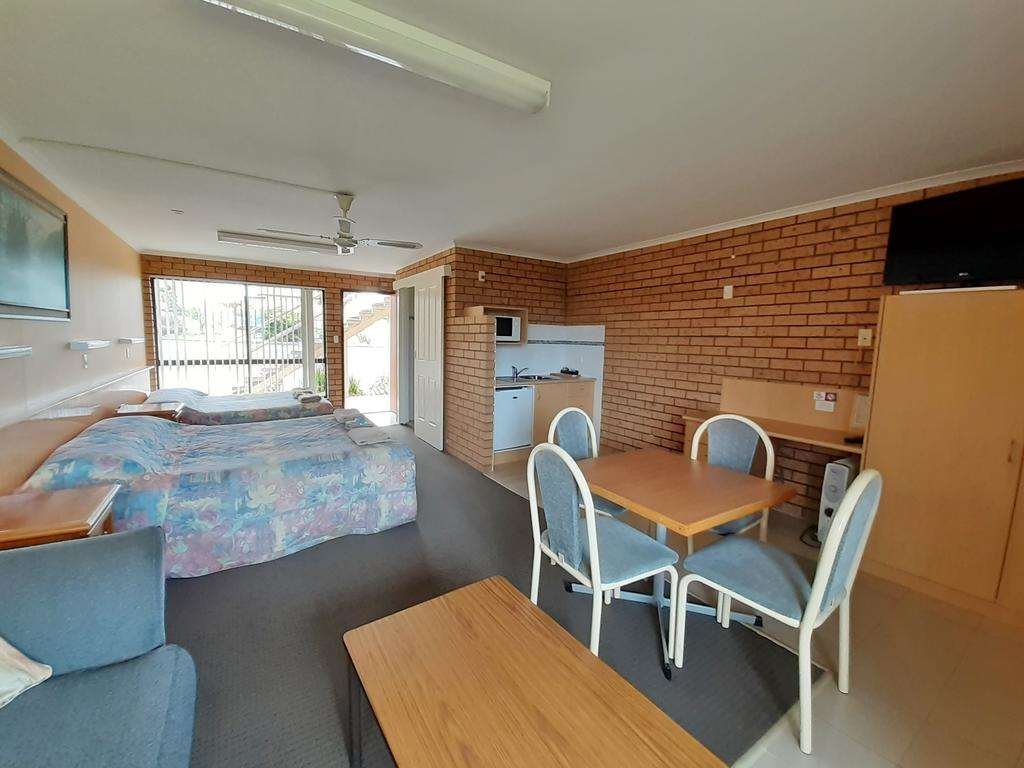 BAYVIEW MOTOR INN-guestroom-Guest Room.jpg