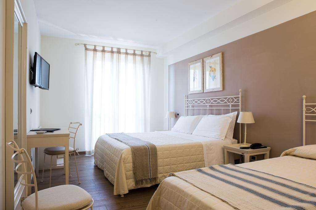 HOTEL GIARDINO SUITES AND SPA - NUM-guestroom-GUEST ROOM.jpg