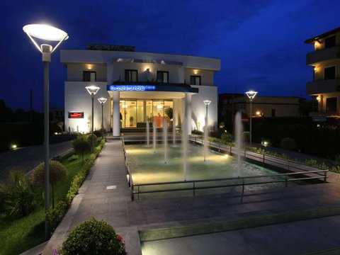 EXTERIOR VIEW BY NIGHT
