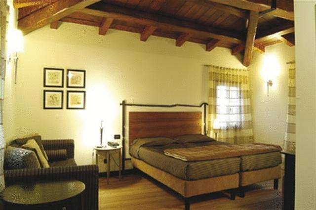 AGRITUR FOSSA MALA - FIUME VENETO-guestroom-GUEST ROOM.jpg