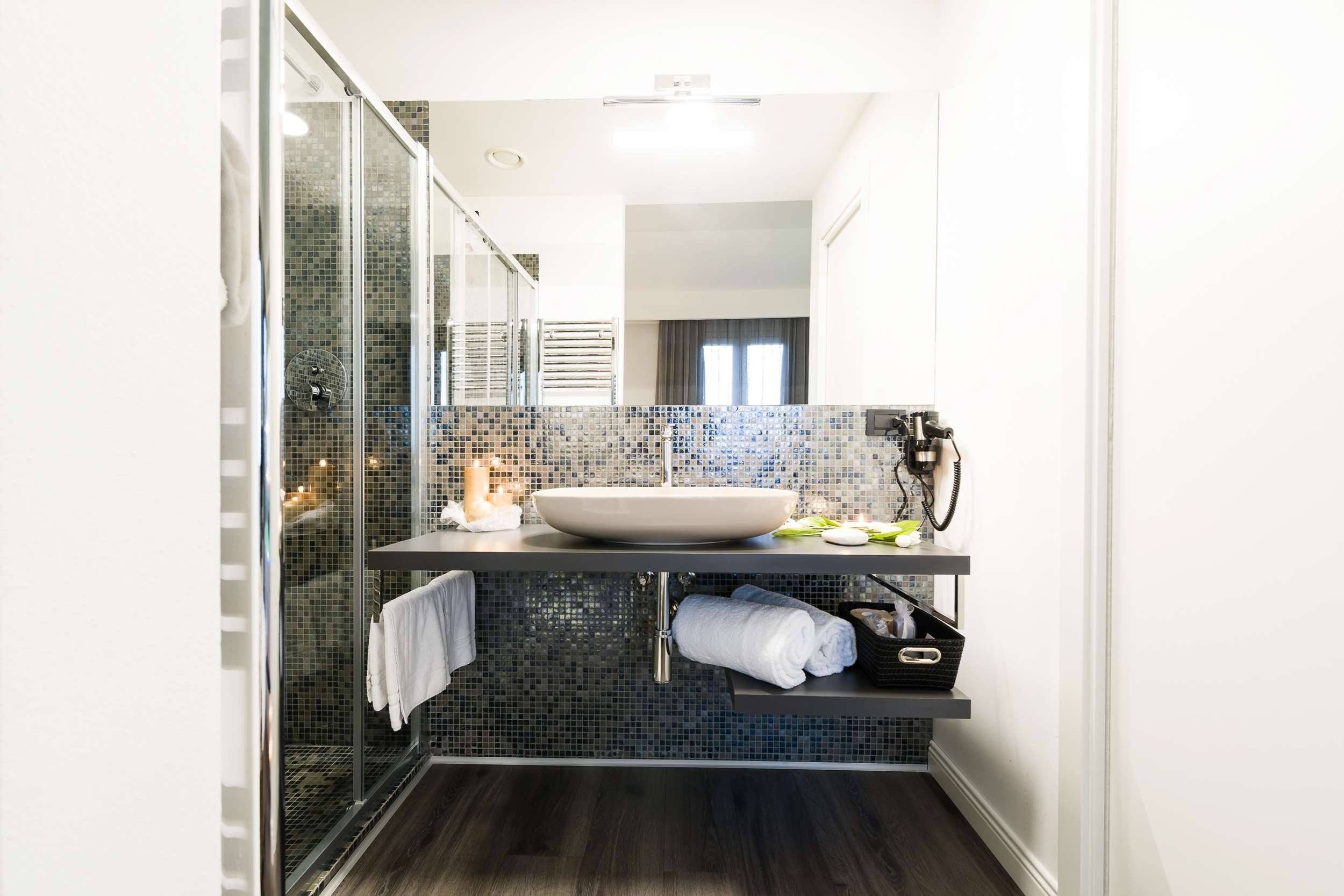 HOTEL GARDEN - CITTA DI CASTELLO-guestroom-guest room bathroom.jpg