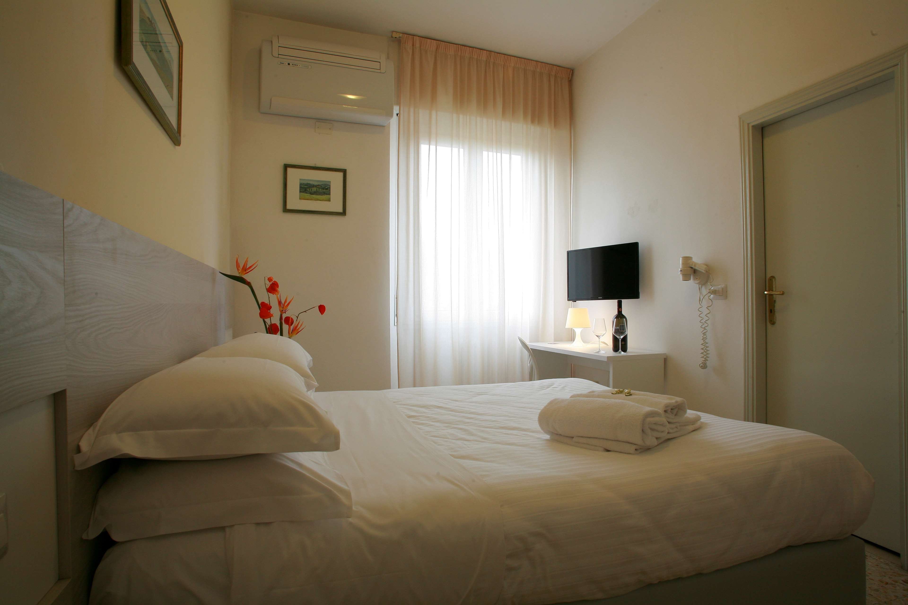 HOTEL MINERVA-guestroom-ECONOMY GUEST ROOM.jpg