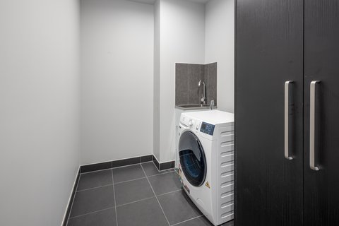 2 Bedroom Apartment Laundry