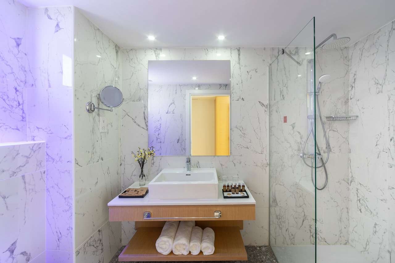 LEONARDO CRYSTAL COVE HOTEL-guestroom-GUEST BATHROOM.jpg