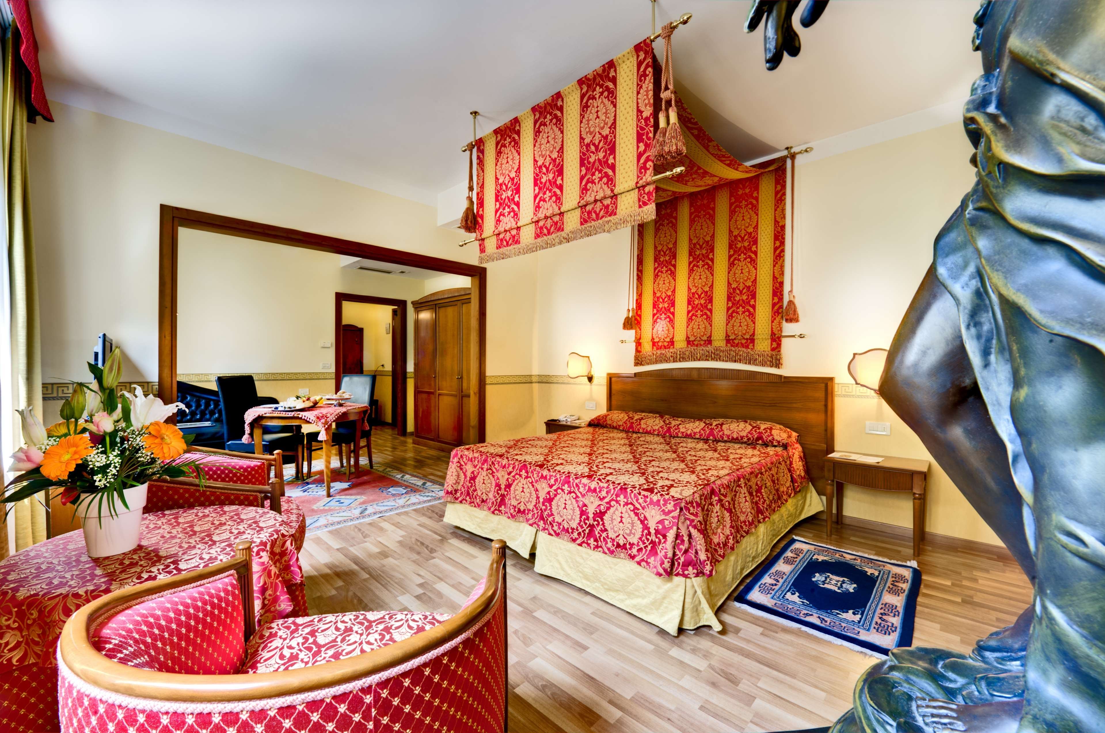 HOTEL AL VIVIT - MESTRE-guestroom-SUITE.jpg