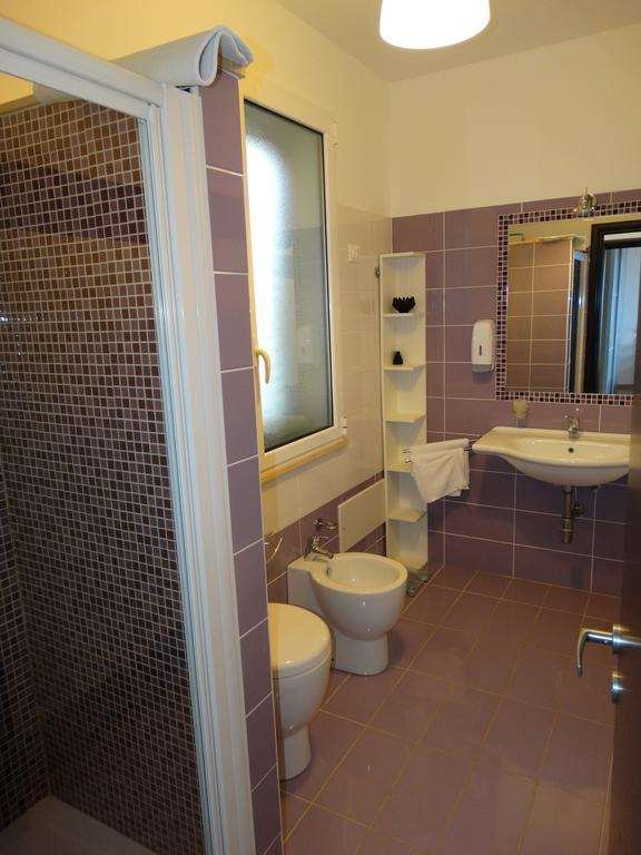 VILLA SANTA BARBARA-guestroom-GUEST BATHROOM.jpg