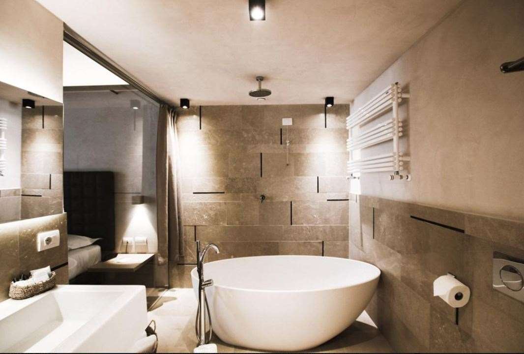 ALBA PALACE HOTEL-guestroom-GUEST BATHROOM.jpg