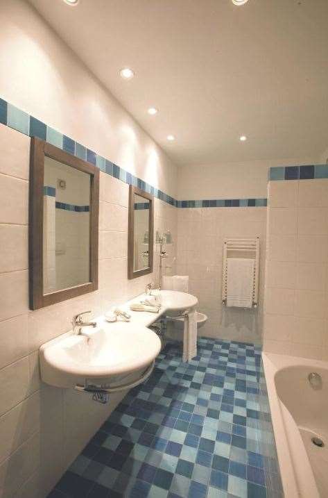 RELAIS CAPPUCCINA - SAN GIMIGNANO-guestroom-GUEST BATHROOM.jpg