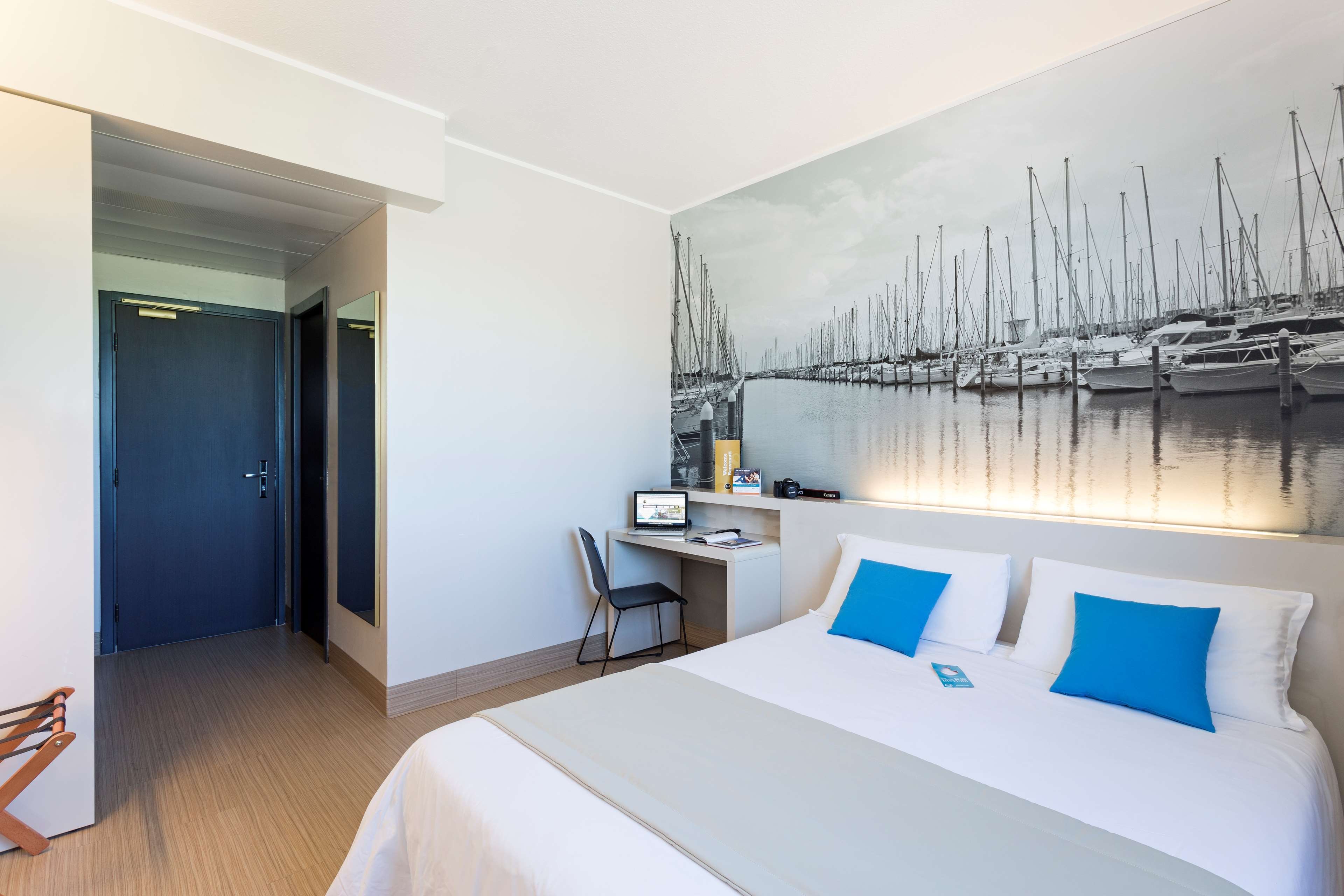 B-B HOTEL RAVENNA-guestroom-GUEST ROOM.jpg