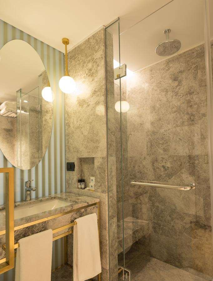 THE CRATON HOTEL-guestroom-GUEST BATHROOM.jpg