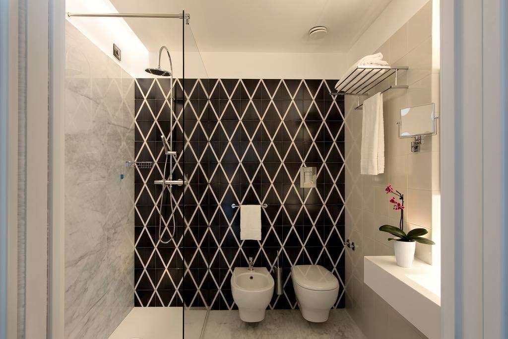 IL SAN CRISTOFORO - ERCOLANO-guestroom-GUEST BATHROOM.jpg