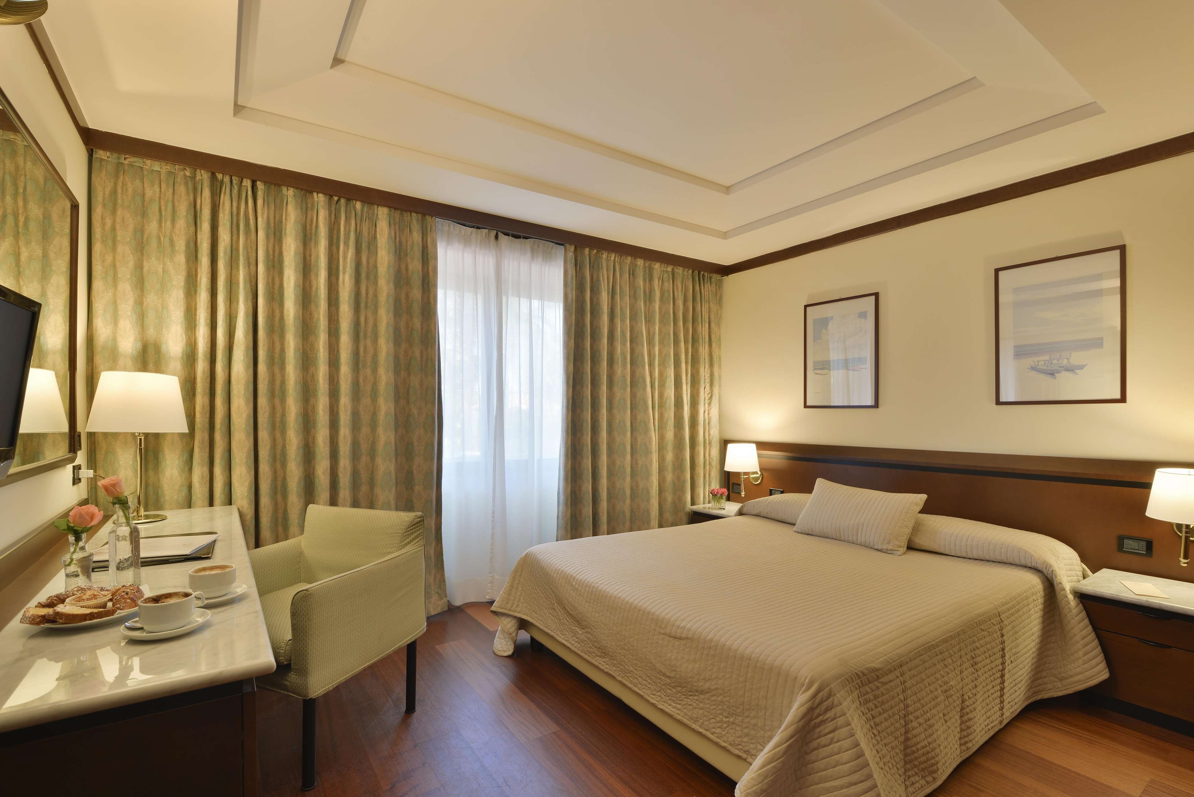HOTEL ARISTON - LAURA-guestroom-GUEST DOUBLE ROOM.jpg