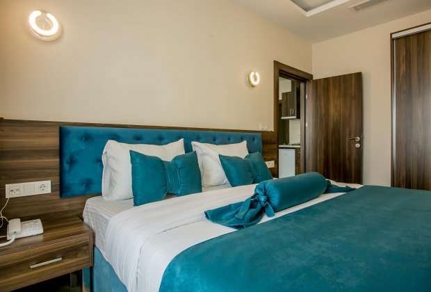 BEYZAS HOTEL AND SUITES-guestroom-SUITE.jpg