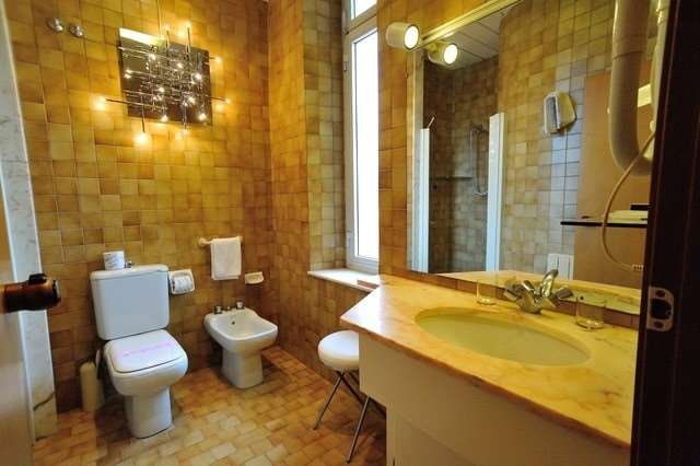 GRAND HOTEL TETTUCCIO - MONTECATINI-guestroom-GUEST BATHROOM.jpg
