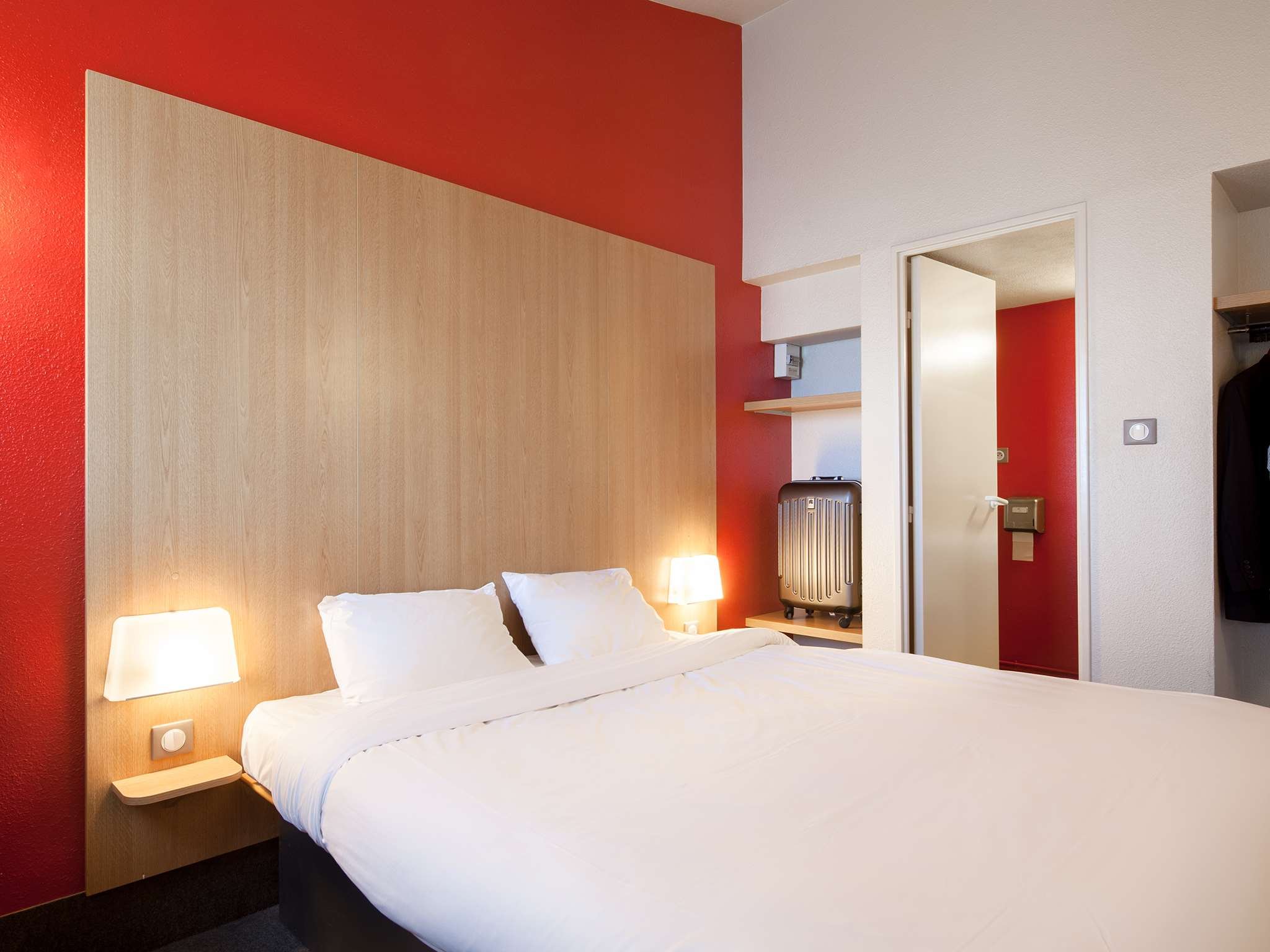 B&B HOTEL BOULOGNE-SUR-MERSAINT-MA-guestroom-Boulogne Sur Mer Chambre Double Gra.jpg