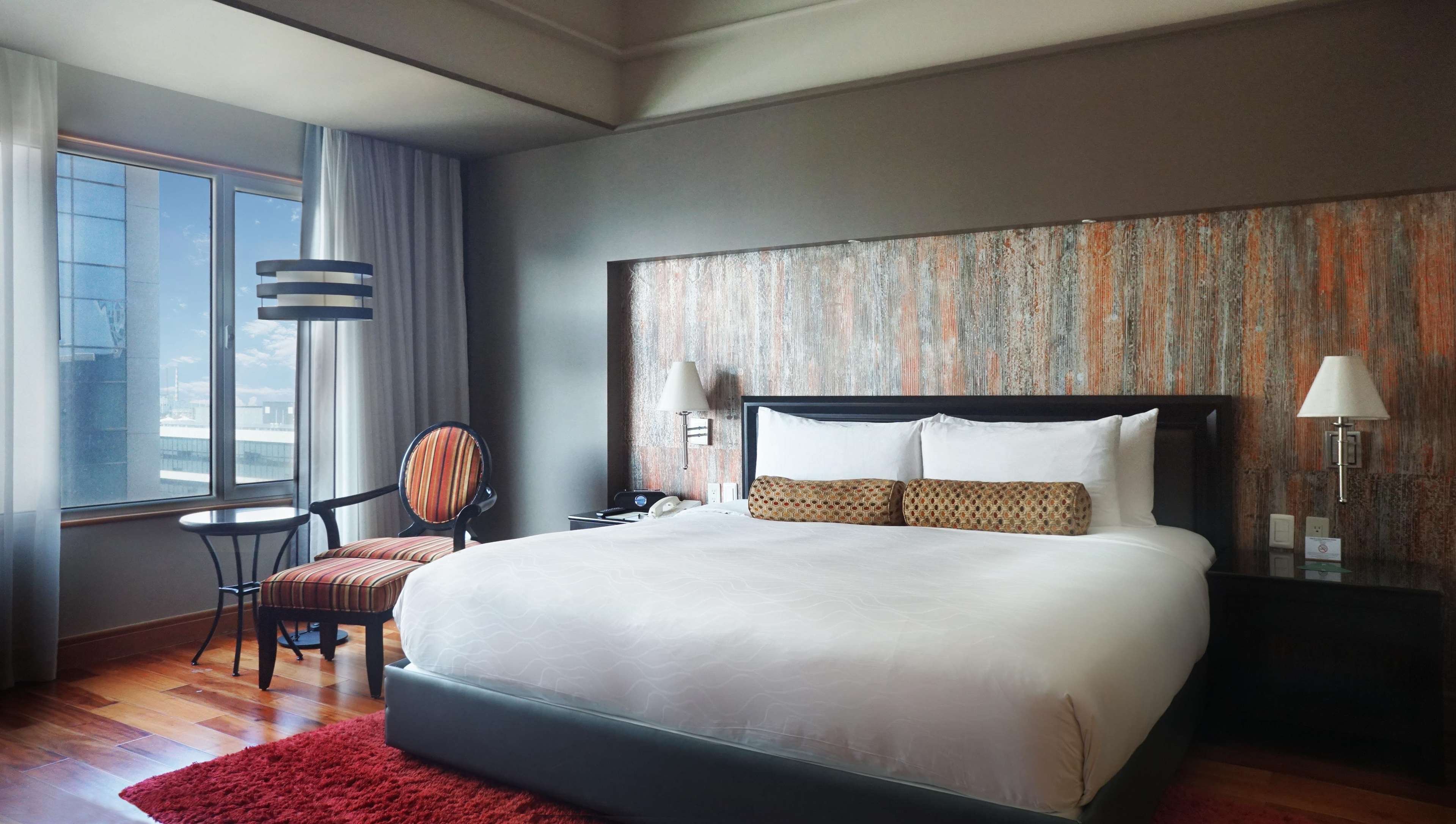 BELLEVUE HOTEL MANILA-guestroom-Junior Suite.jpg