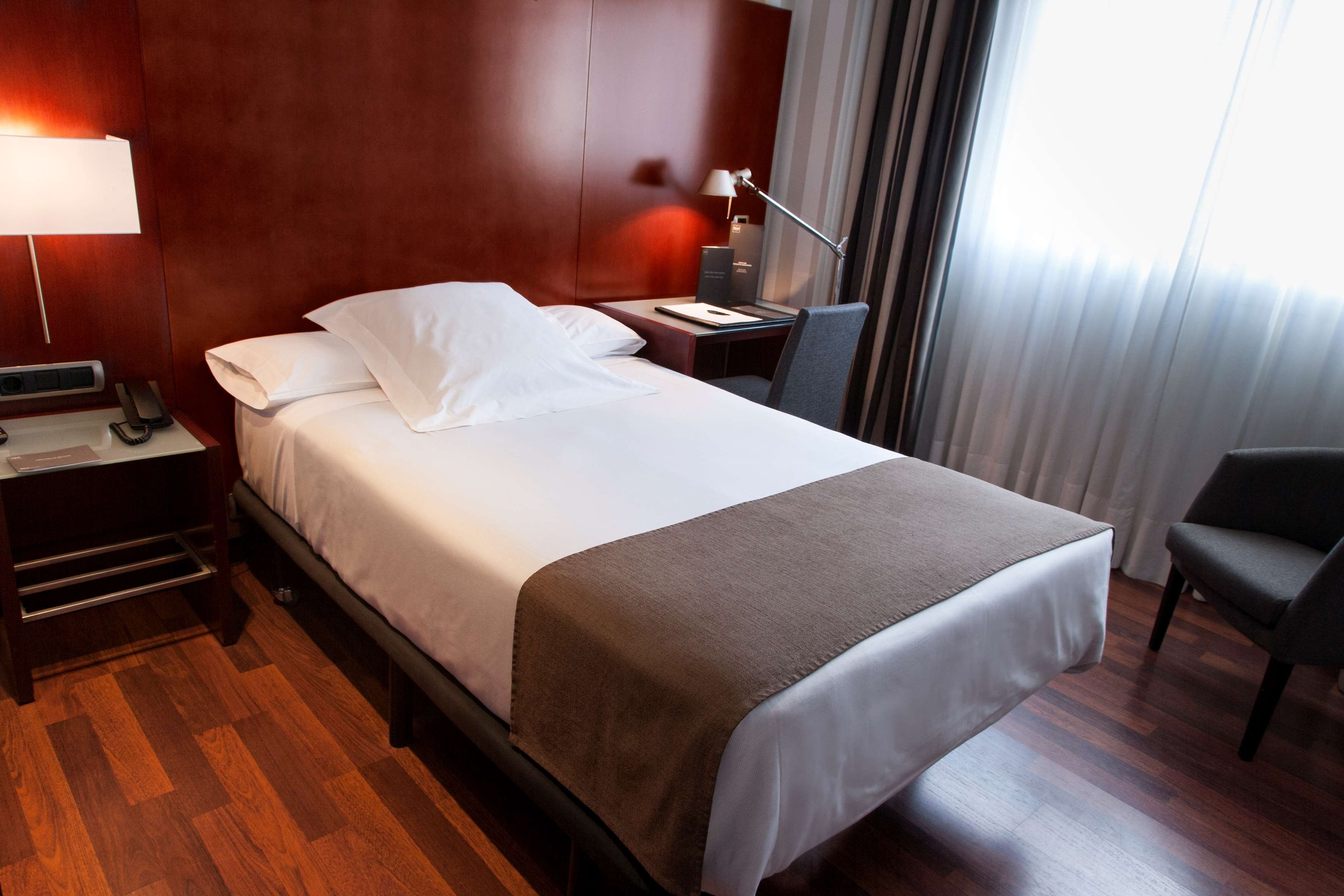 HOTEL ZENIT VALENCIA-guestroom-SINGLE.jpg