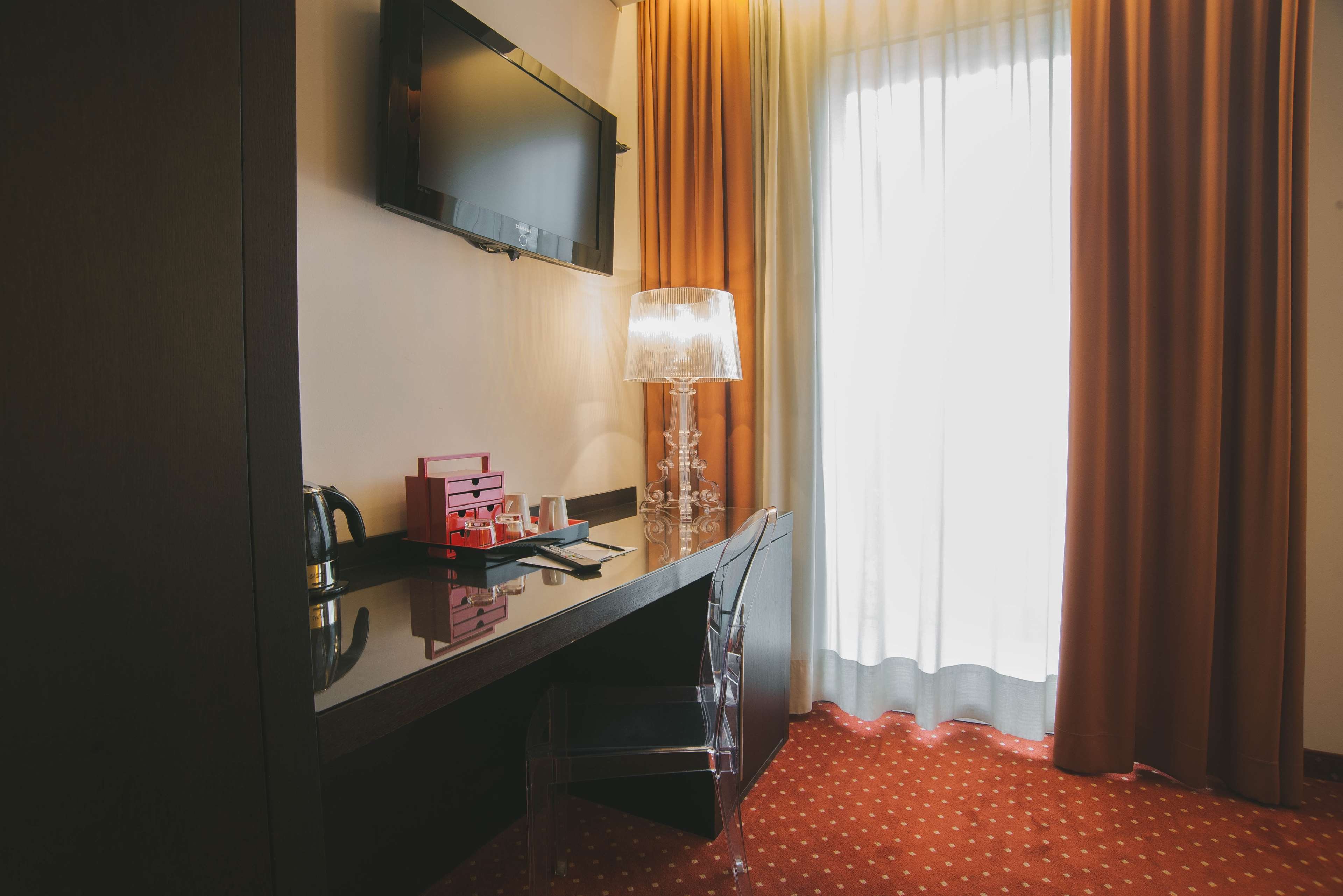 RELAIS SANTA CORONA-guestroom-GUEST ROOM AMENITIES.jpg