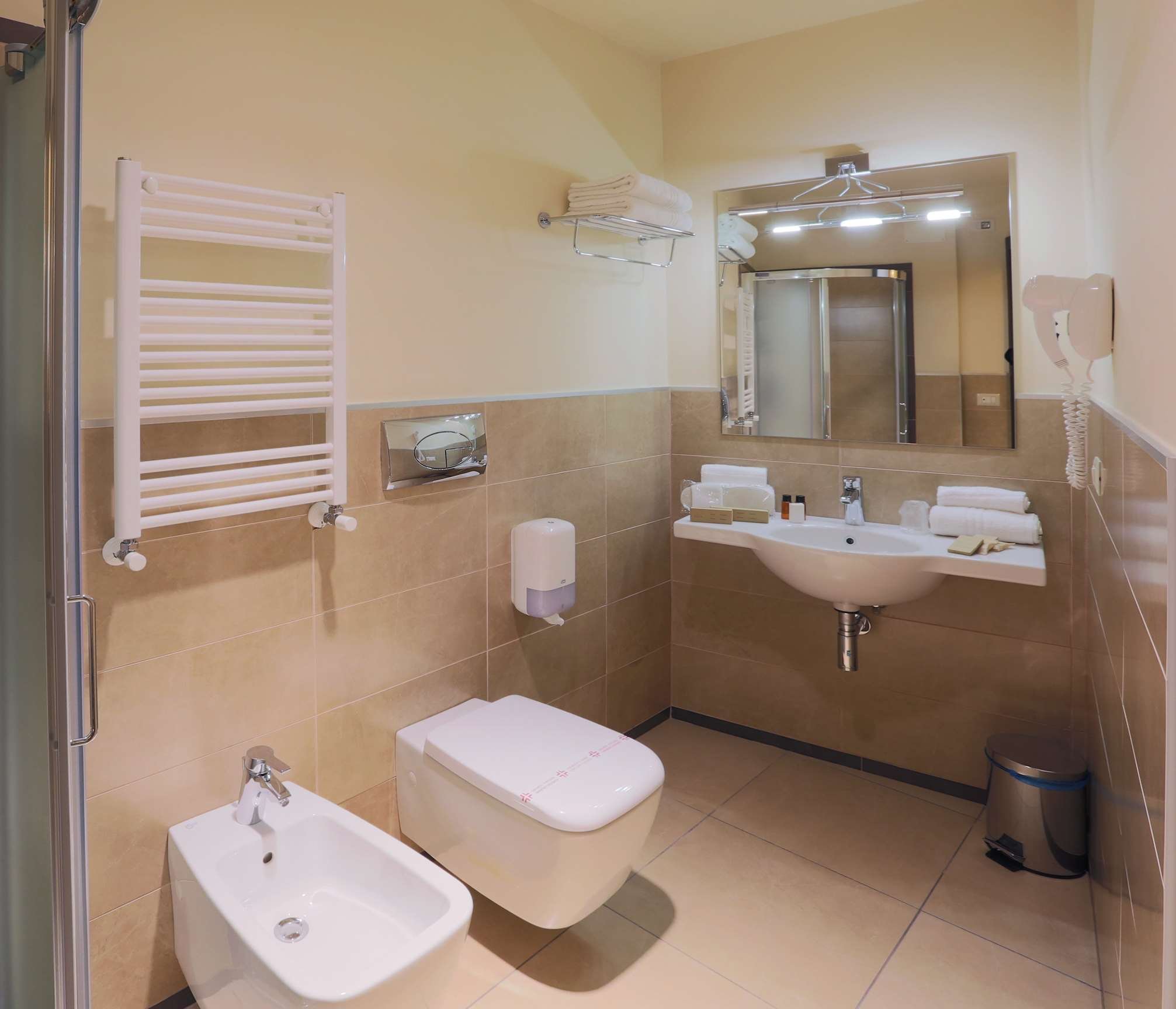 HOTEL MILAZZO-guestroom-GUEST BATHROOM.jpg