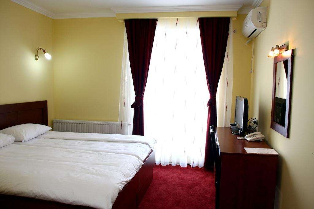PARLAMENT HOTEL-guestroom-GUEST ROOM.jpg
