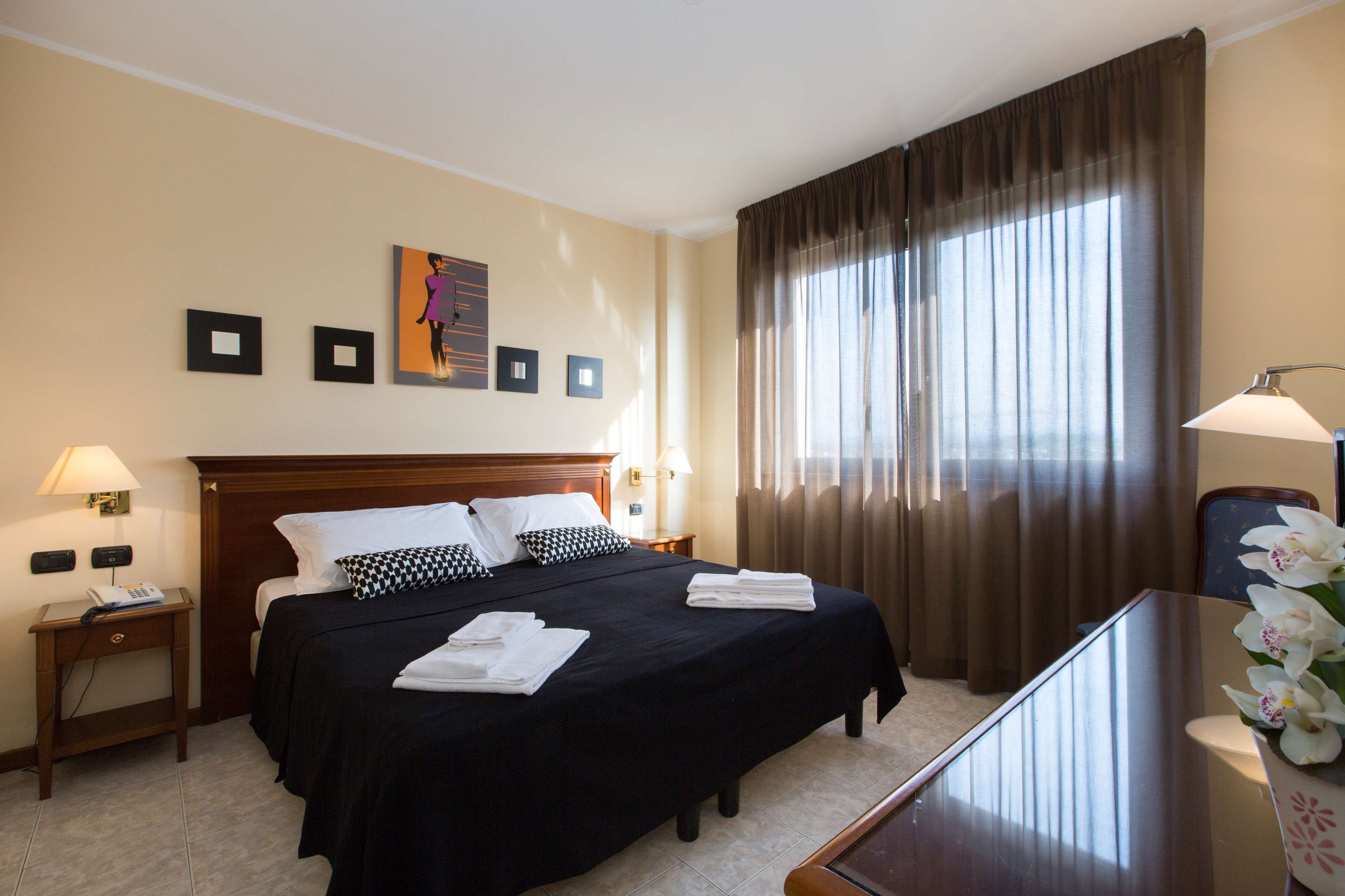 HOTEL FIDENZA-guestroom-GUEST ROOM.jpg