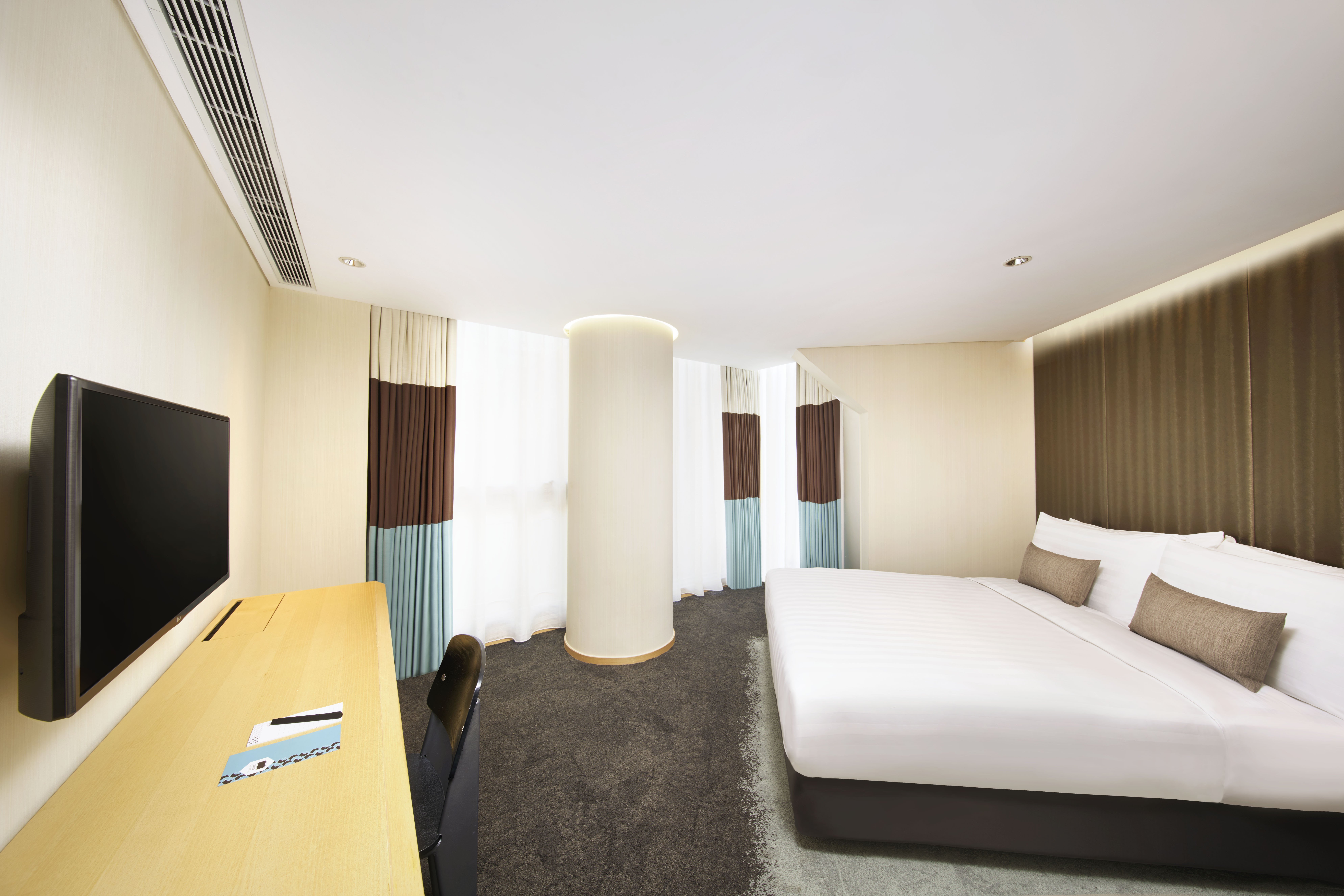 Hotel 108-guestroom-Hotel 108 Hong Kong-Junior Suite-Bedroom.jpg