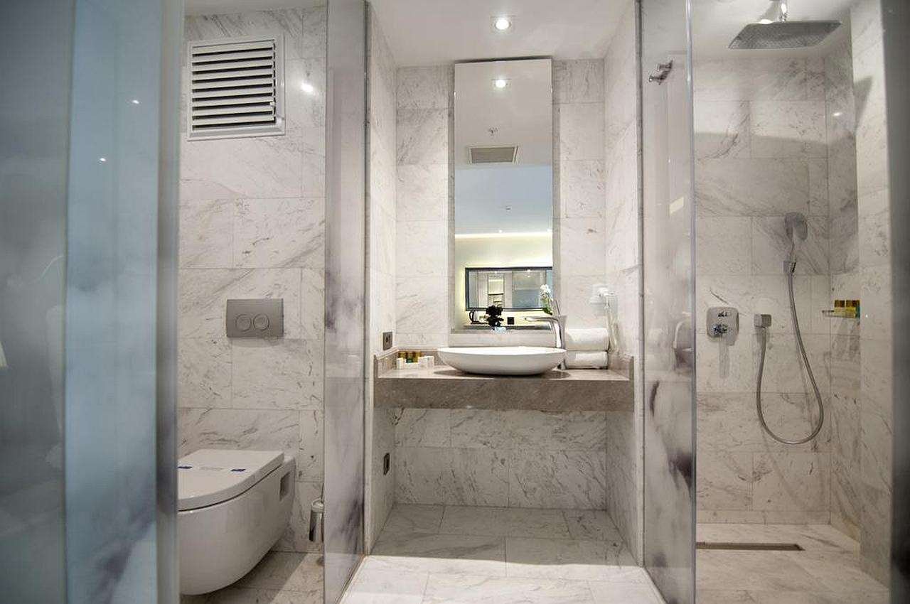 NUPELDA BOSPHORUS HOTEL-guestroom-GUEST BATHROOM.jpg
