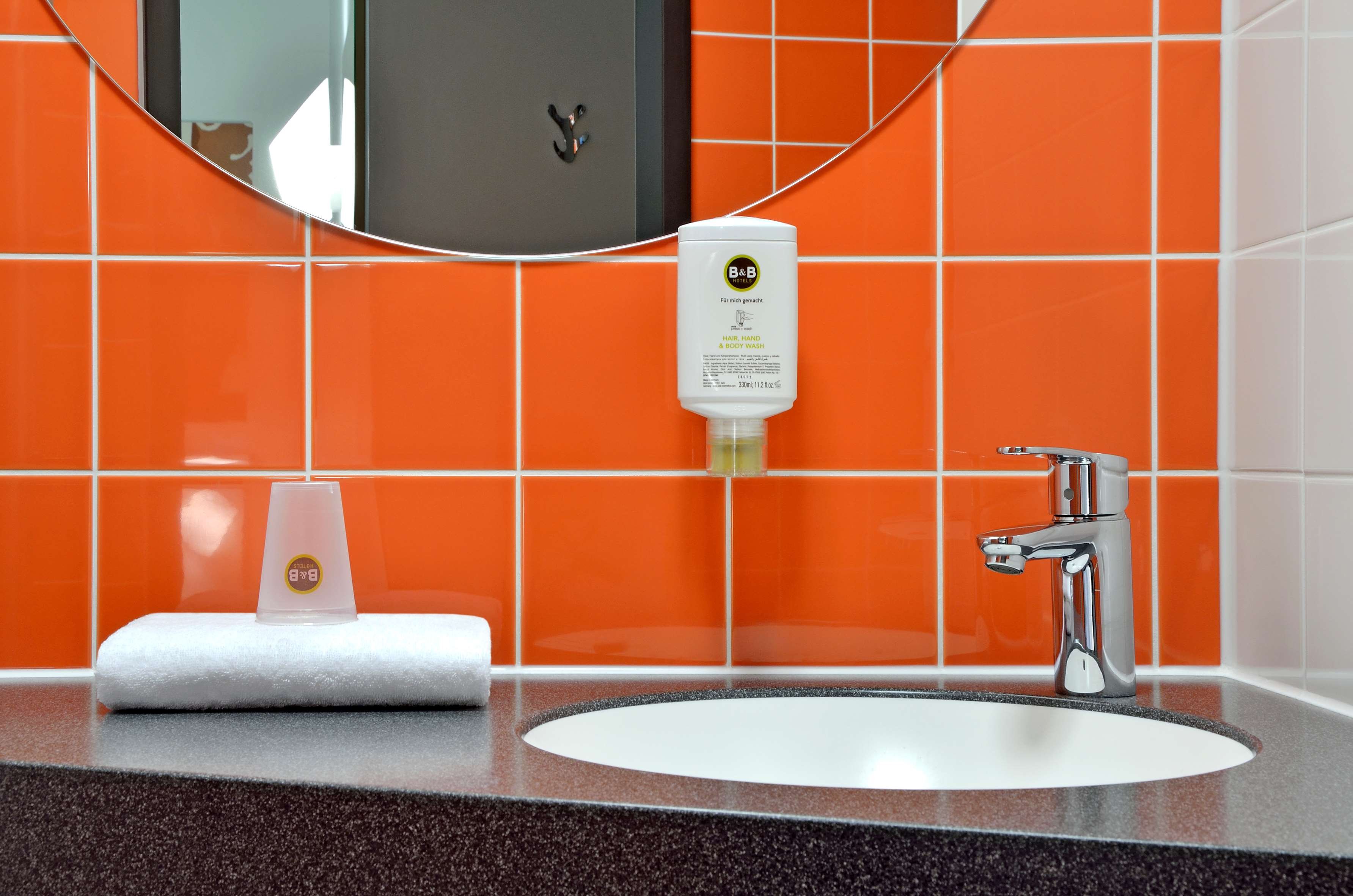 B&B HOTEL LEIPZIG-CITY-guestroom-GUEST ROOM BATH.jpg