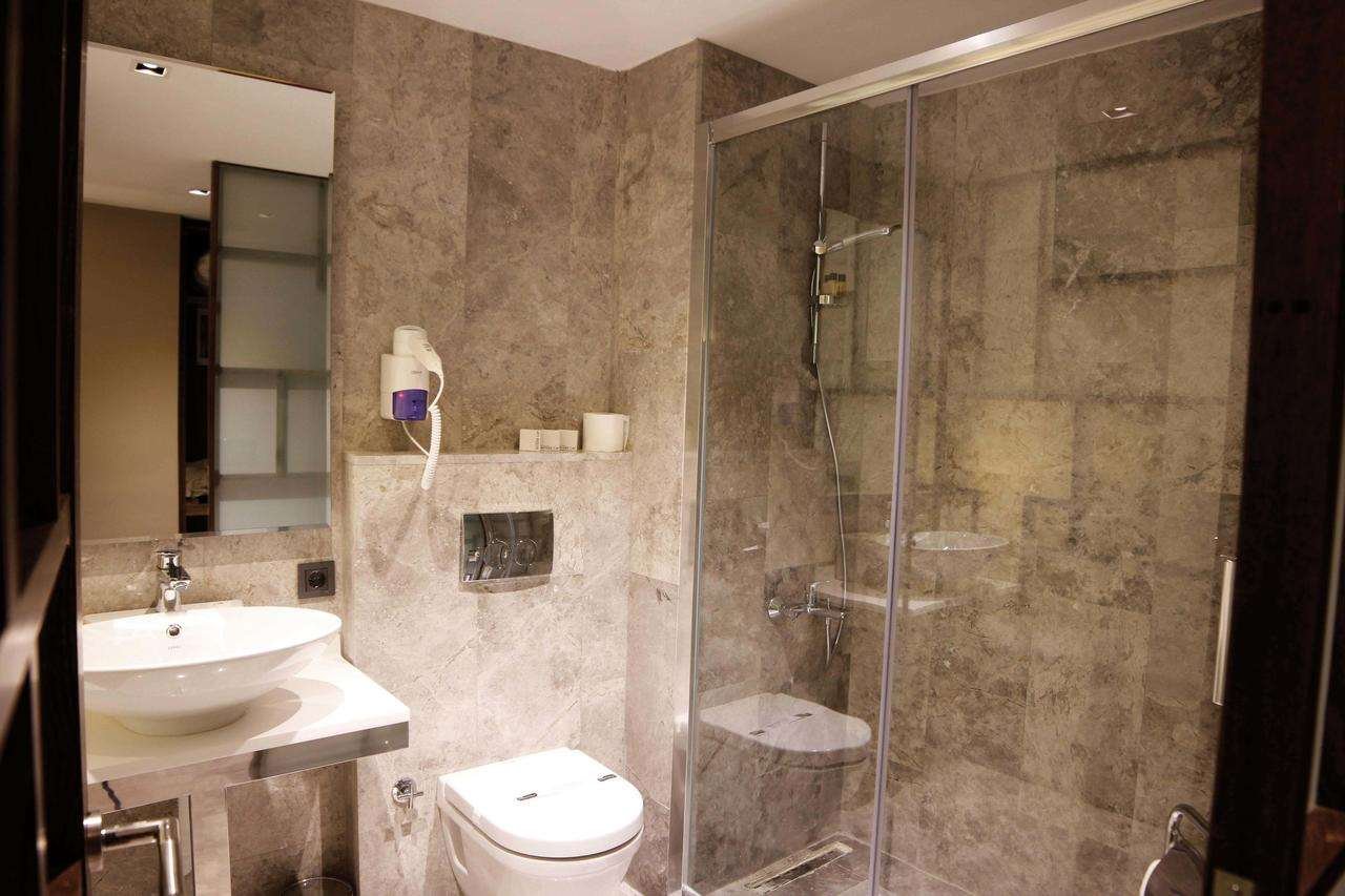 THE BIANCHO HOTEL PERA ISTANBUL-guestroom-GUEST BATHROOM.jpg