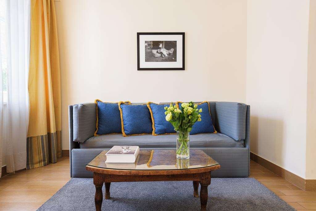HOTEL VANNUCCI - CITTA DELLE PIEVE-guestroom-GUEST ROOM LIVING AREA.jpg