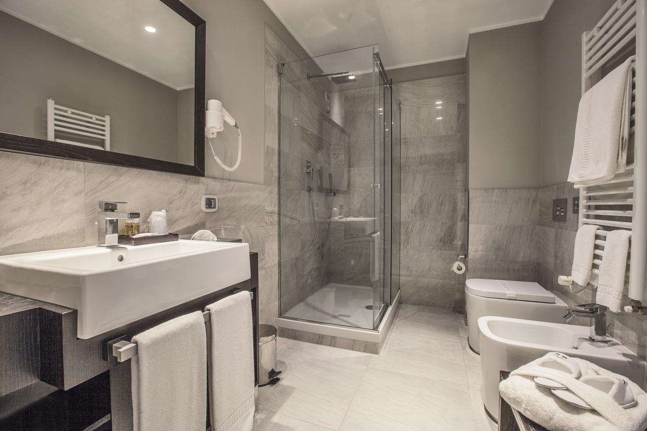 HOTEL MARCONI - RENDE-guestroom-GUEST BATHROOM.jpg