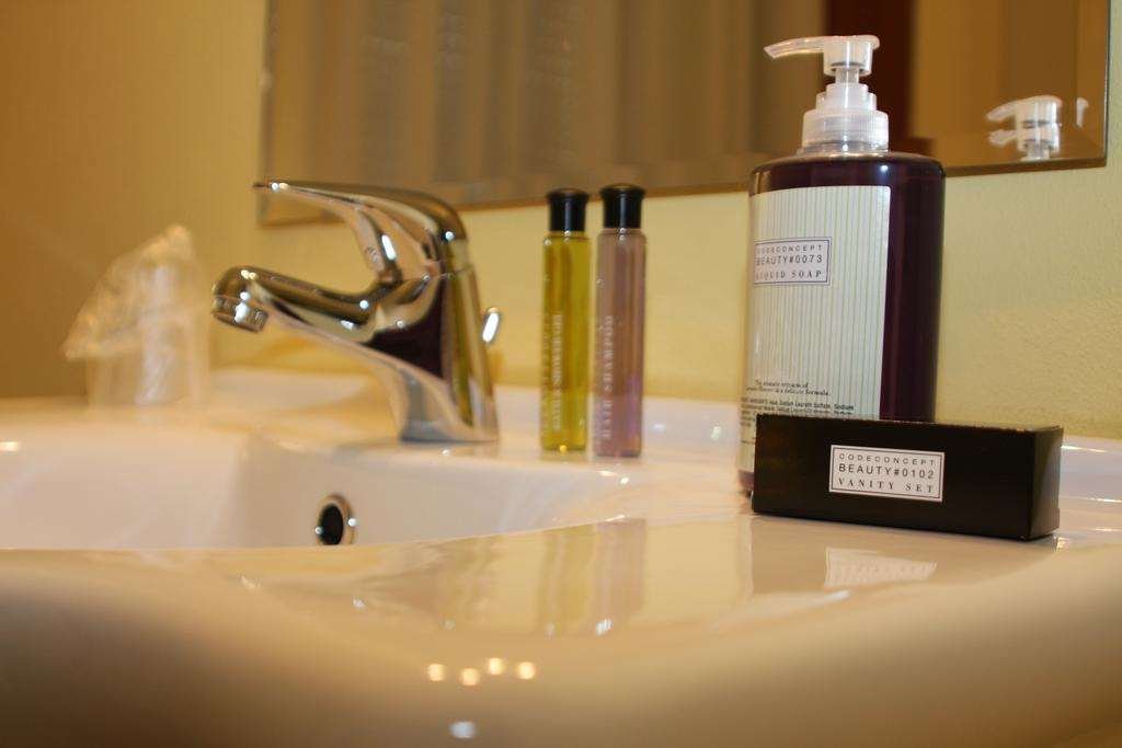 MY NEW HOTEL-guestroom-GUEST BATHROOM.jpg
