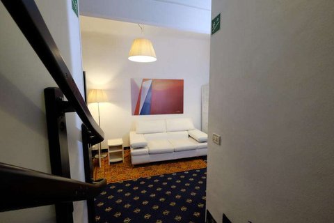 GUEST ROOM LIVING AREA