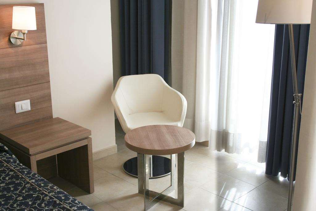 HOTEL MEDITERRANEO - CIVITAVECCHIA-guestroom-GUEST ROOM.jpg