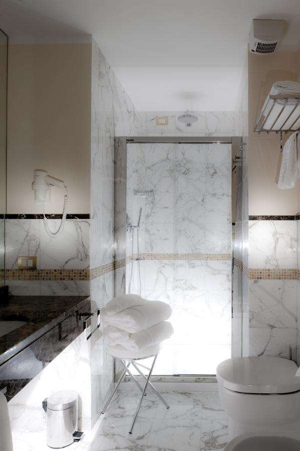 OSTE DEL CASTELLO WELLNESS AND BIKE-guestroom-GUEST BATHROOM.jpg