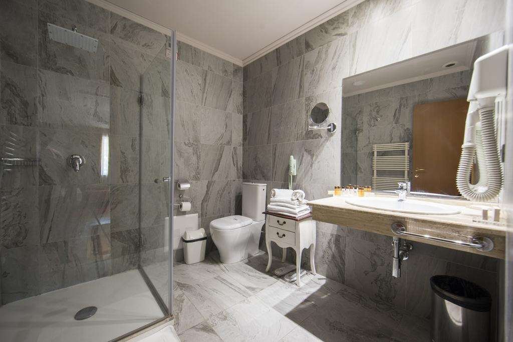 CLASSIC HOTEL TIRANA-guestroom-GUEST BATHROOM.jpg