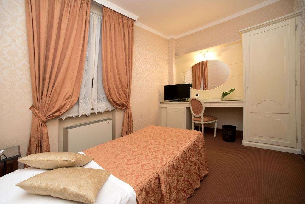 PHI HOTEL CANALGRANDE-guestroom-GUEST BUSINESS ROOM.jpg