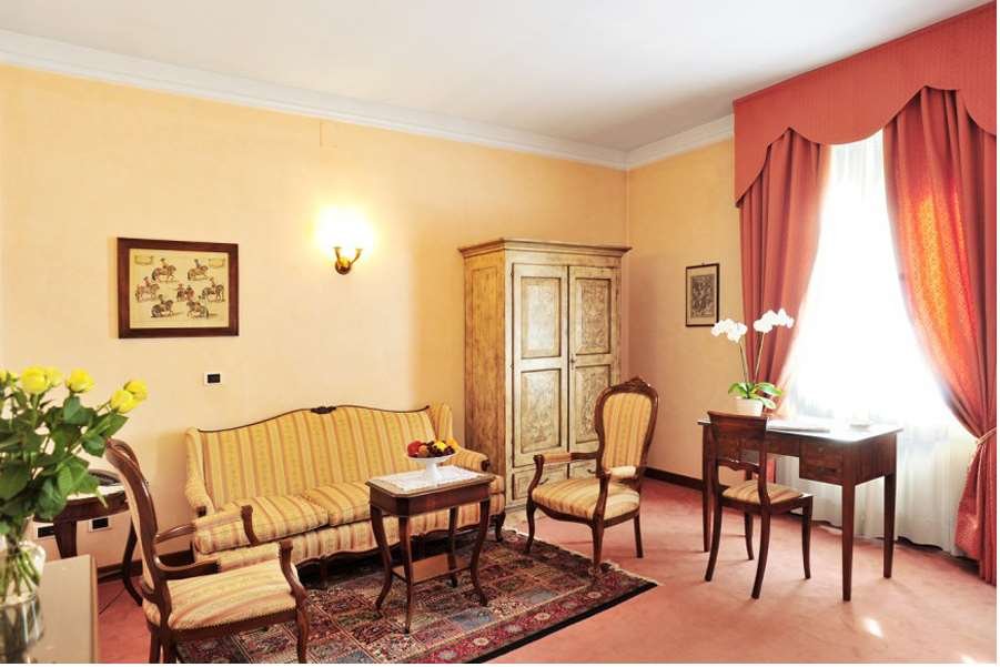 PHI HOTEL CANALGRANDE-guestroom-SUITE LIVING ROOM.jpg