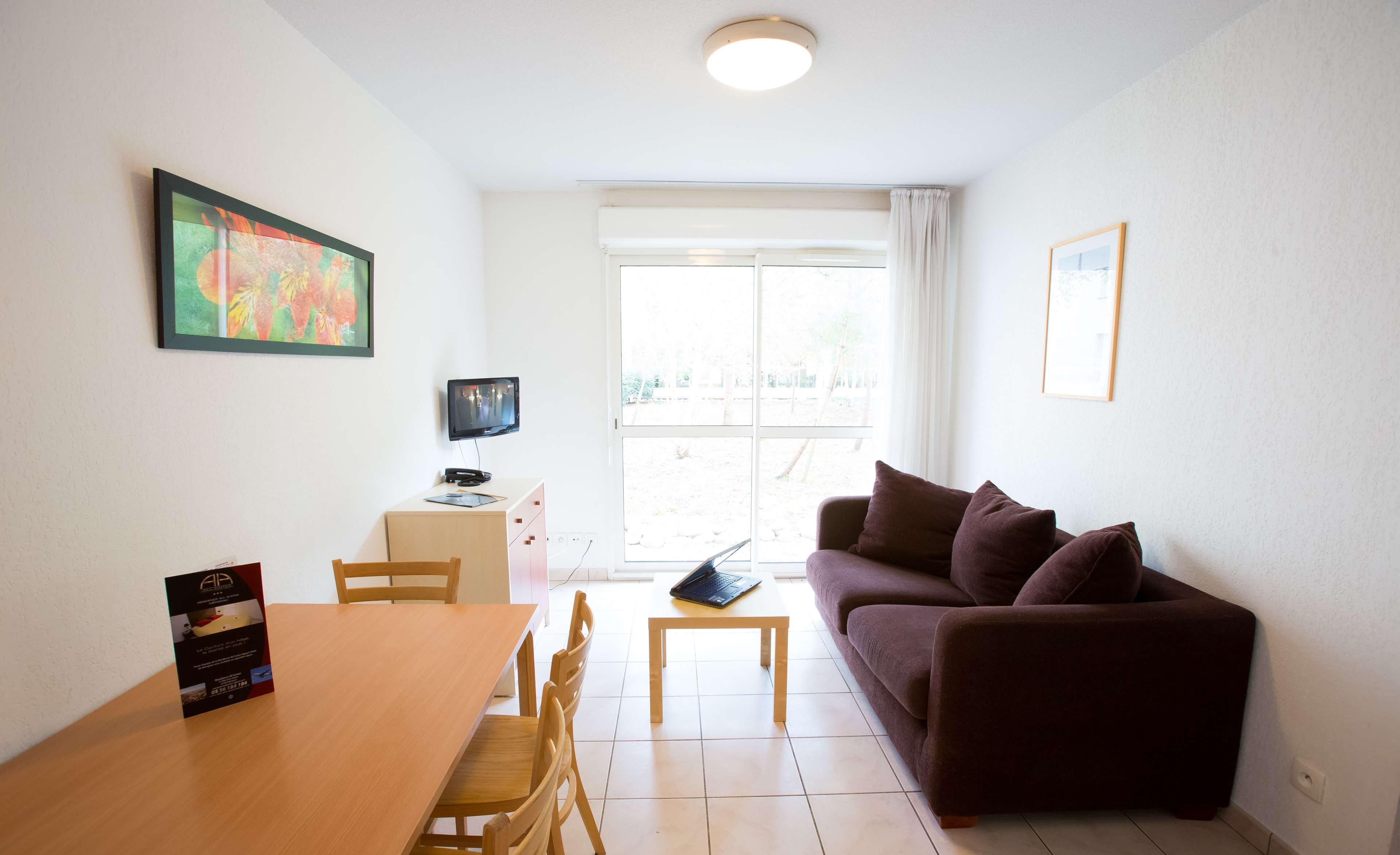 ALL SUITES APPART HOTEL BORDEAUX ME-guestroom-APARTMENT DOUBLE BED.jpg