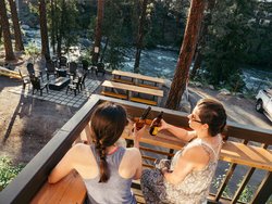  - Loge Cabins Riverside Leavenworth