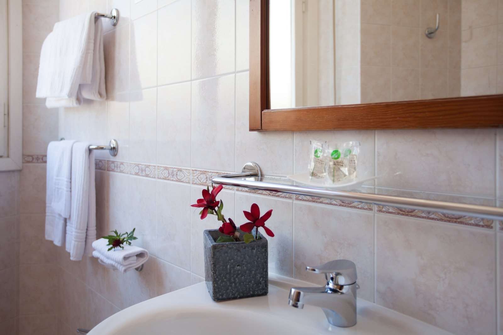 HOTEL ITALIA-guestroom-GUEST CLASSIC ROOM BATHROOM.jpg