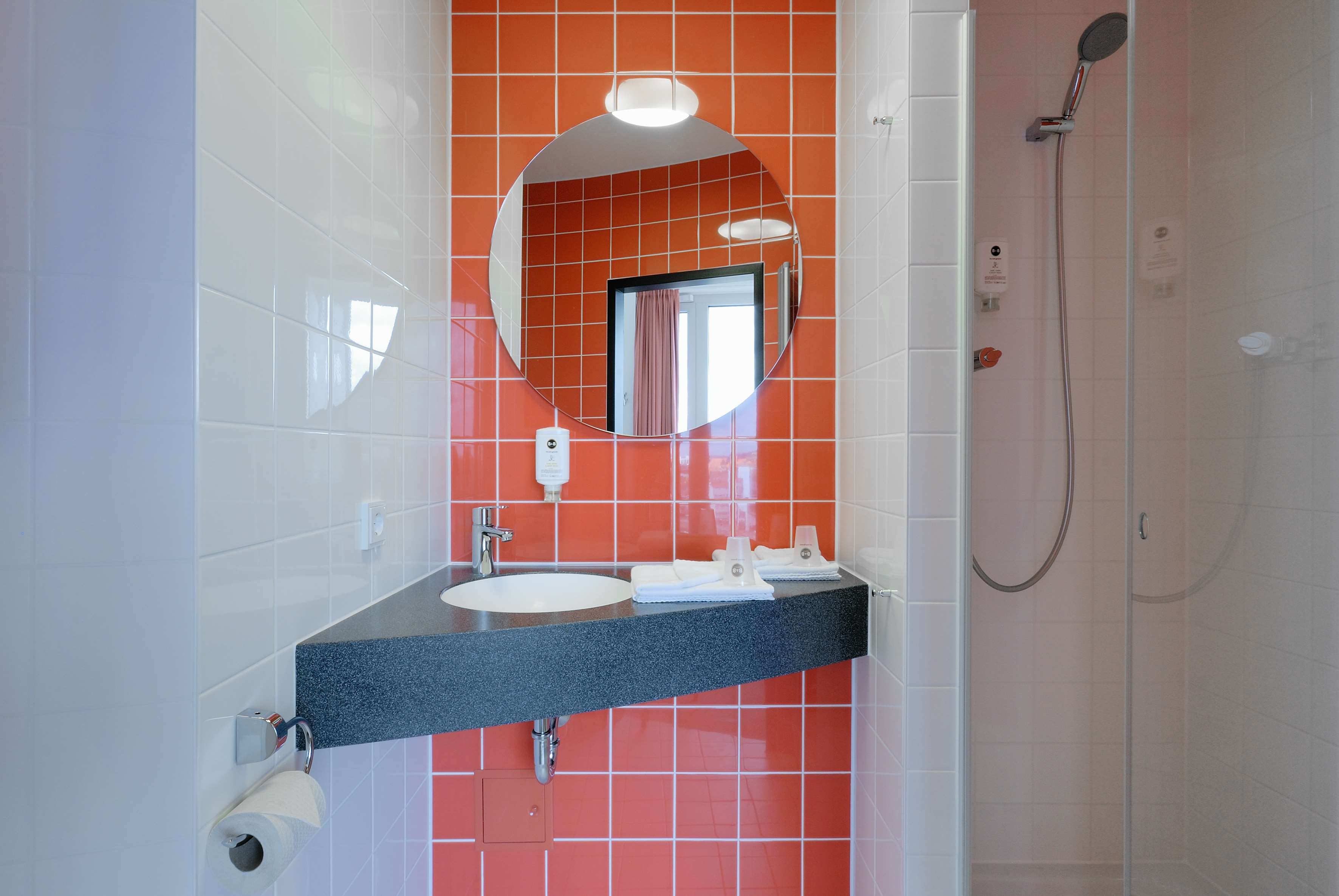 B&B HOTEL ULM-guestroom-BATH ROOM.jpg